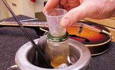 Vaso mezclador para cola en escamas