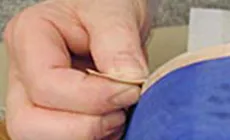 Uso del dedo índice como guía de profundidad