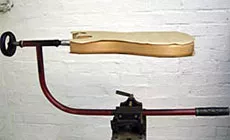 cuerpo enmascarado, listo para pulverizar