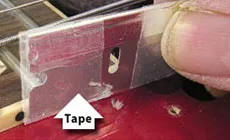 Poner cinta en una maquinilla