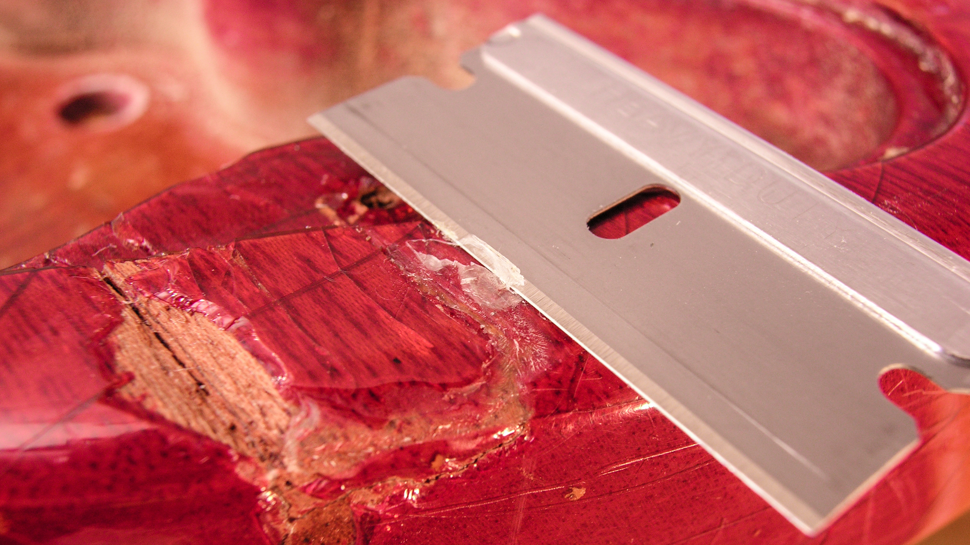 Mezcla de epoxi rojo para reparaciones de acabado en cereza