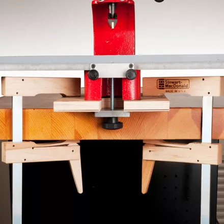 Corte un hueco en el contrachapado