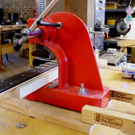 Monte el prensa de banco