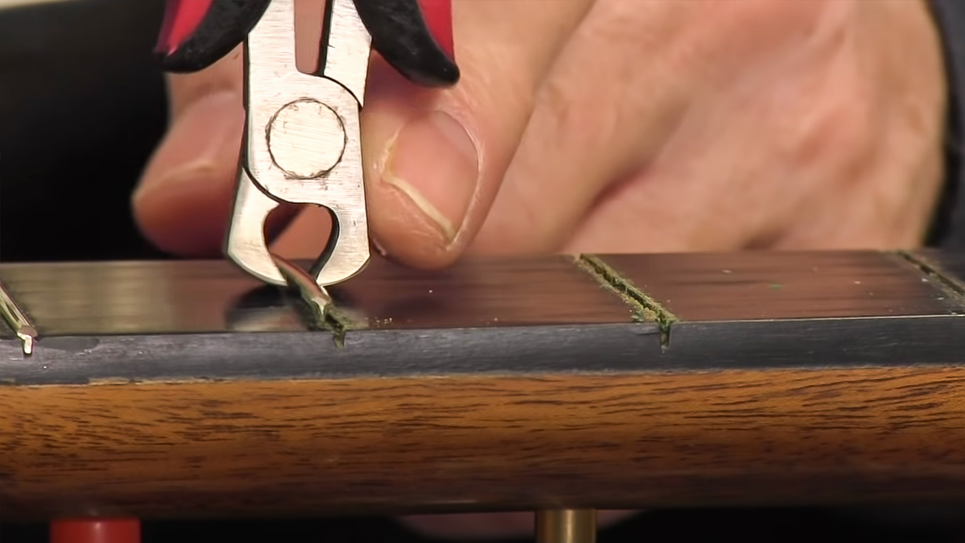 Cómo usar el Fret Puller en un clásico antiguo