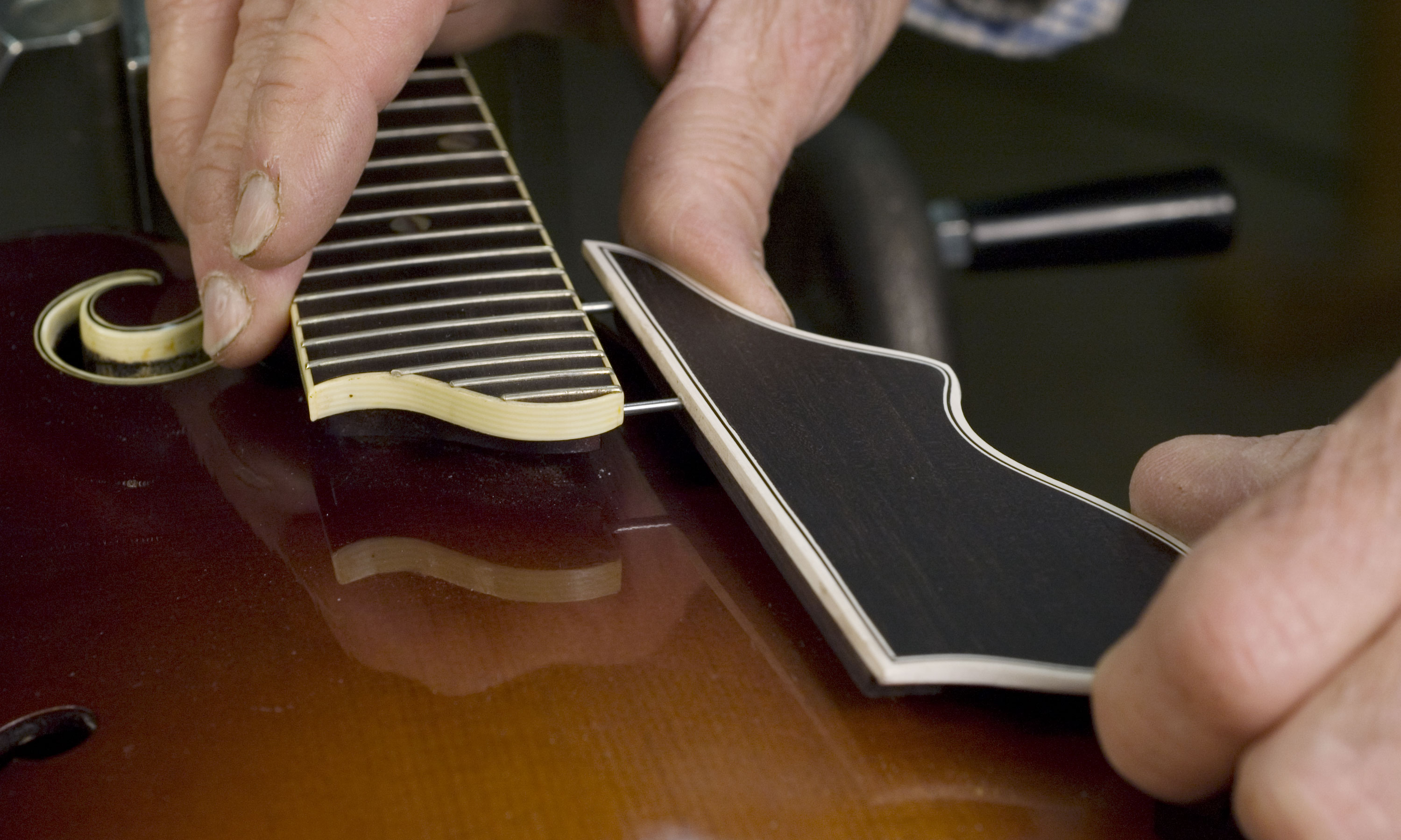 Instrucciones de montaje del Pickguard de Mandolin