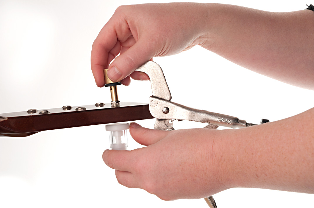 Instrucciones para la prensa del casquillo del sintonizador