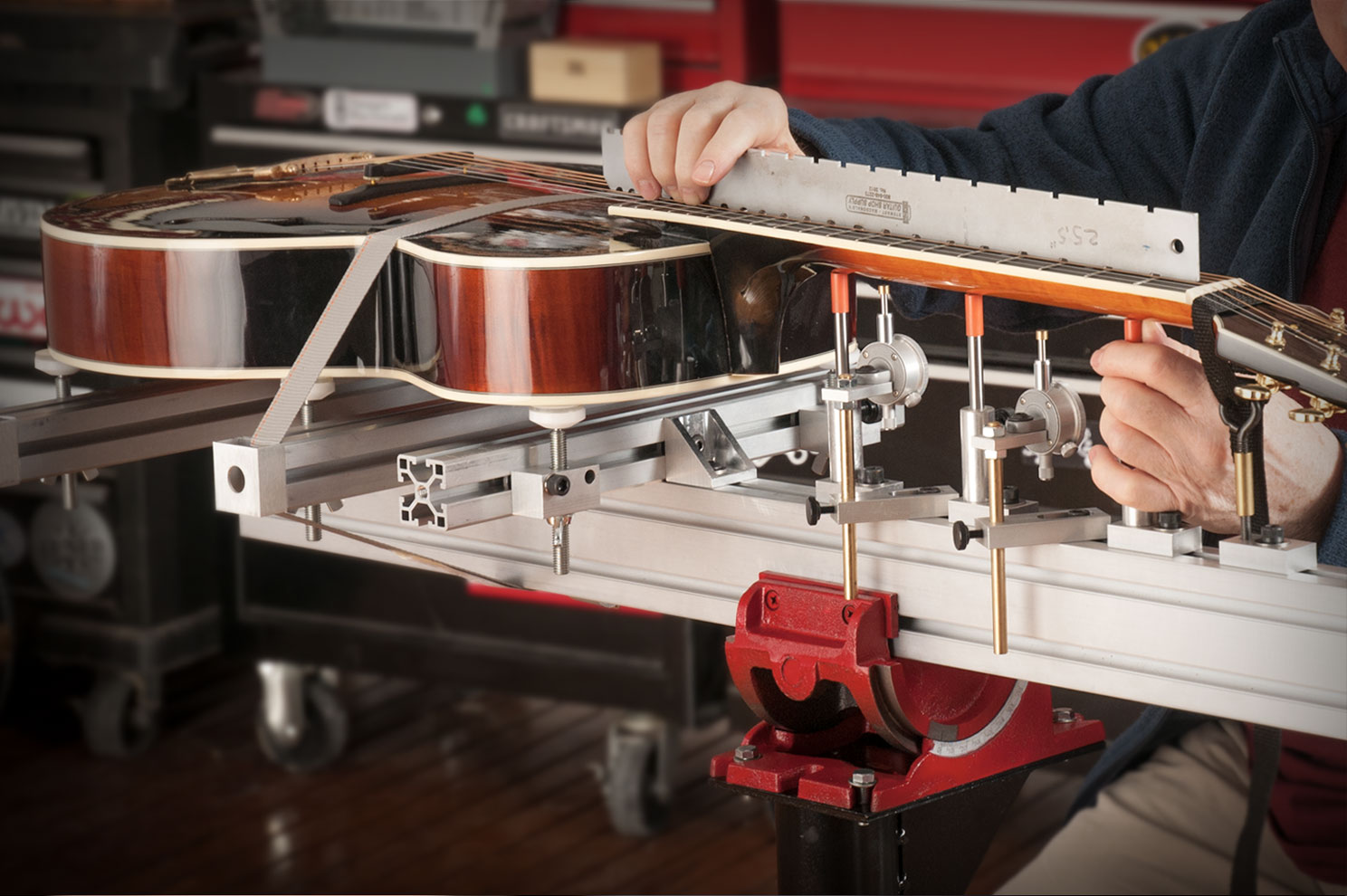 Guitarra en estación de trabajo Erlewine Neck mástil Jig con el mástil ajustado