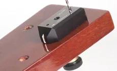 Orificios para tornillos de montaje