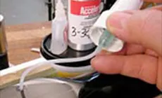 Acelerador de superpegamento