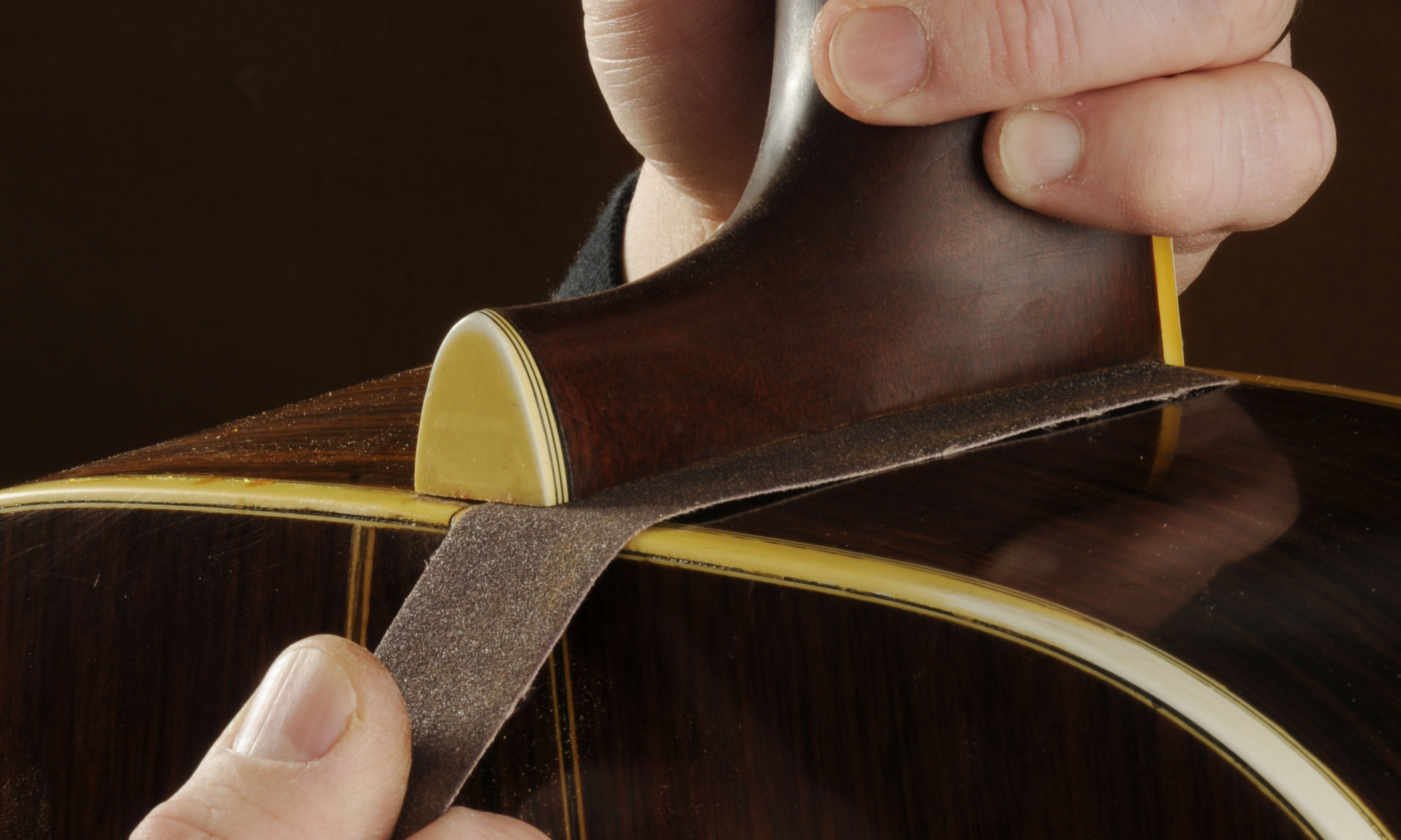 Uso Lija para Ajuste de Uniones de Mástil