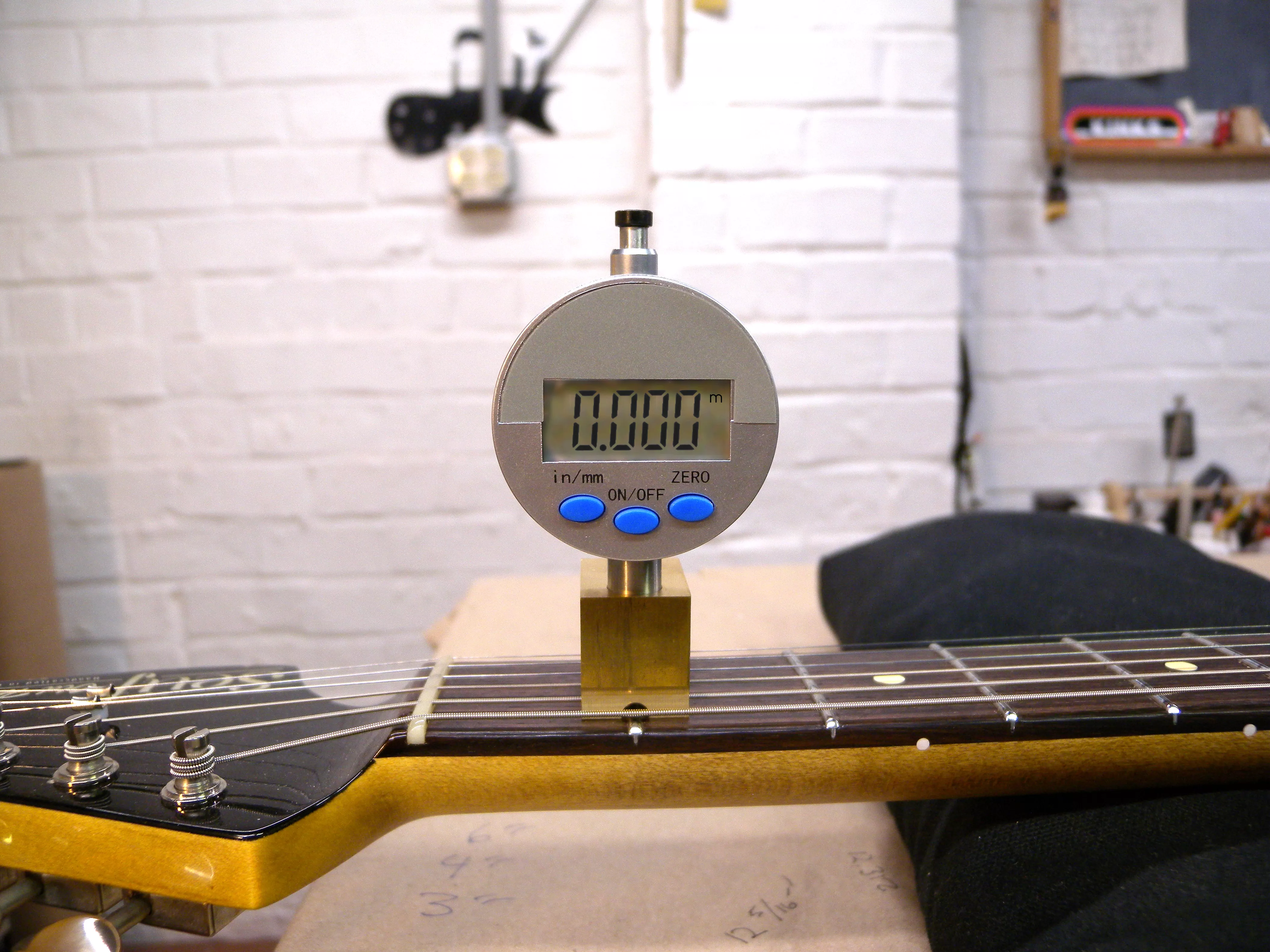 Calibrador digital para ranurado de cejuela