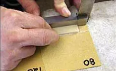 Lijado de la tuerca en blanco