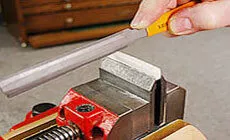 Retire la tuerca para proteger la guitarra