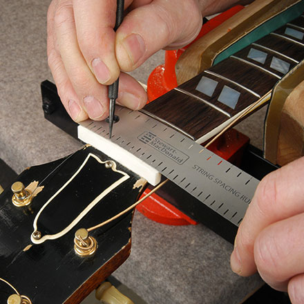 Instrucciones para usar la regla de espaciado de cuerdas