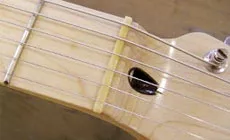 Foto: tuerca ósea vintage para tremolo Strat