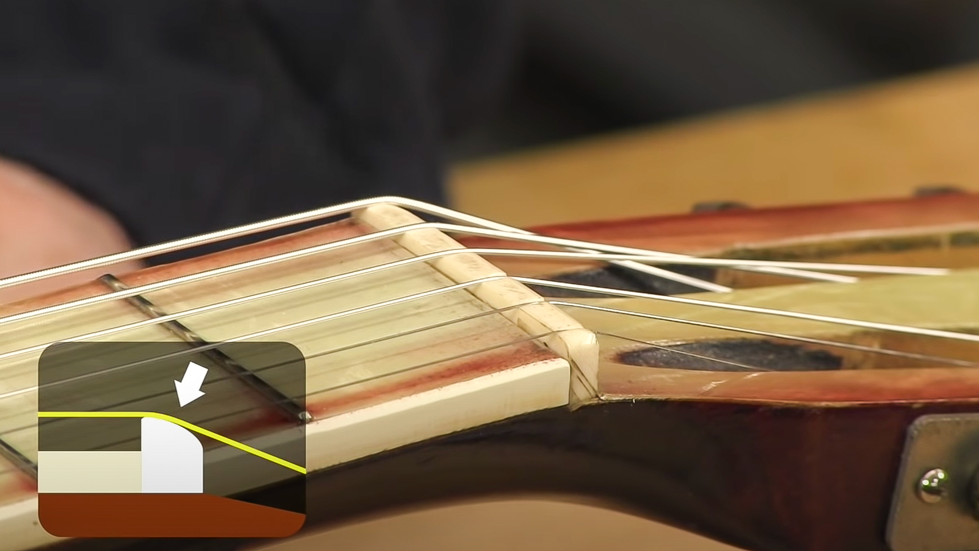 Dos puntas para rellenar ranuras de cuerda en la tuerca