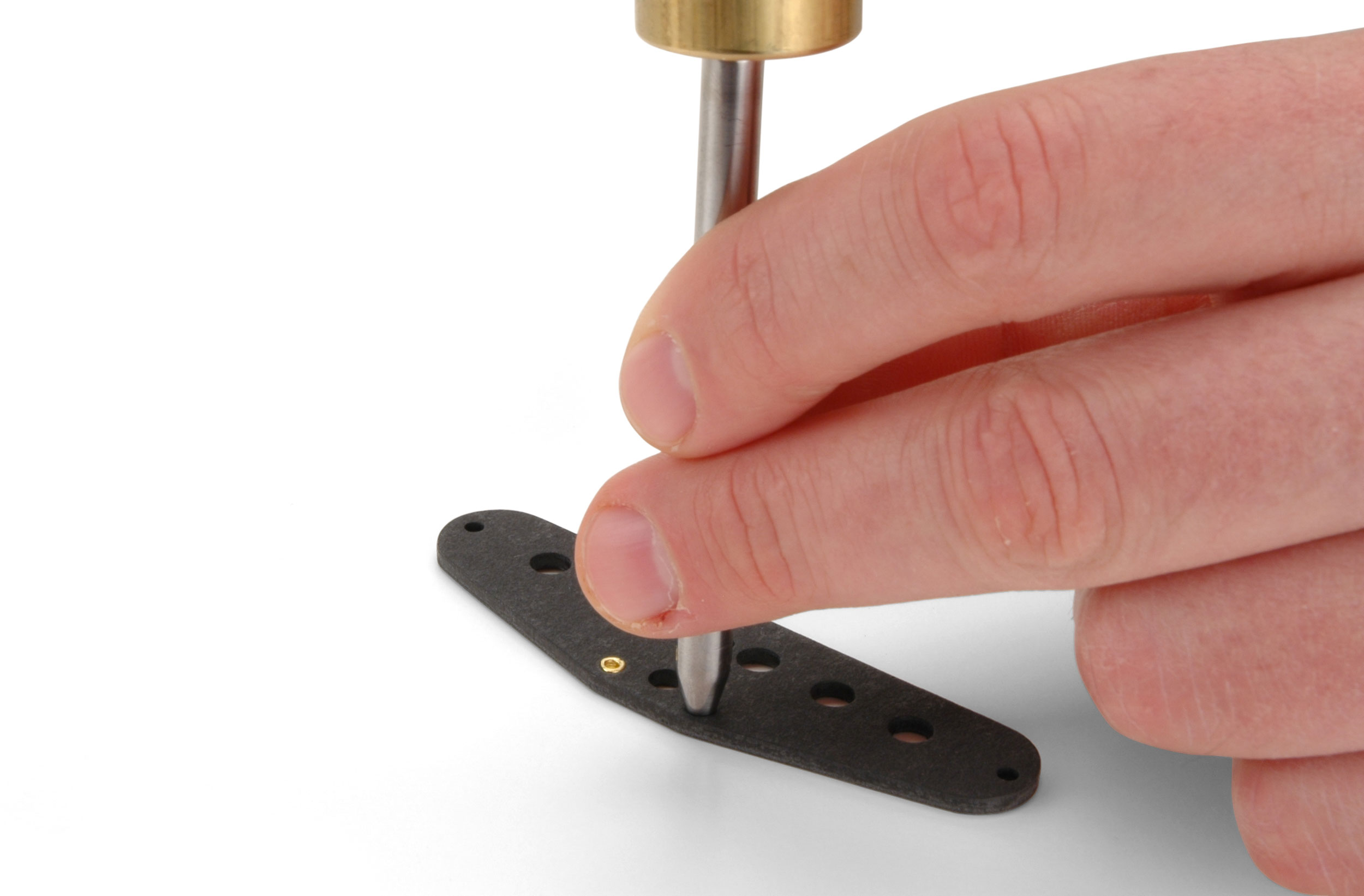 Instrucciones de la herramienta de ajuste de ojales y la broca