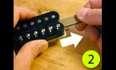 Foto: extracción del imán del humbucker