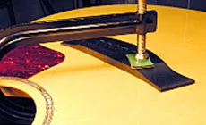 Abrazadera de orificio de sonido