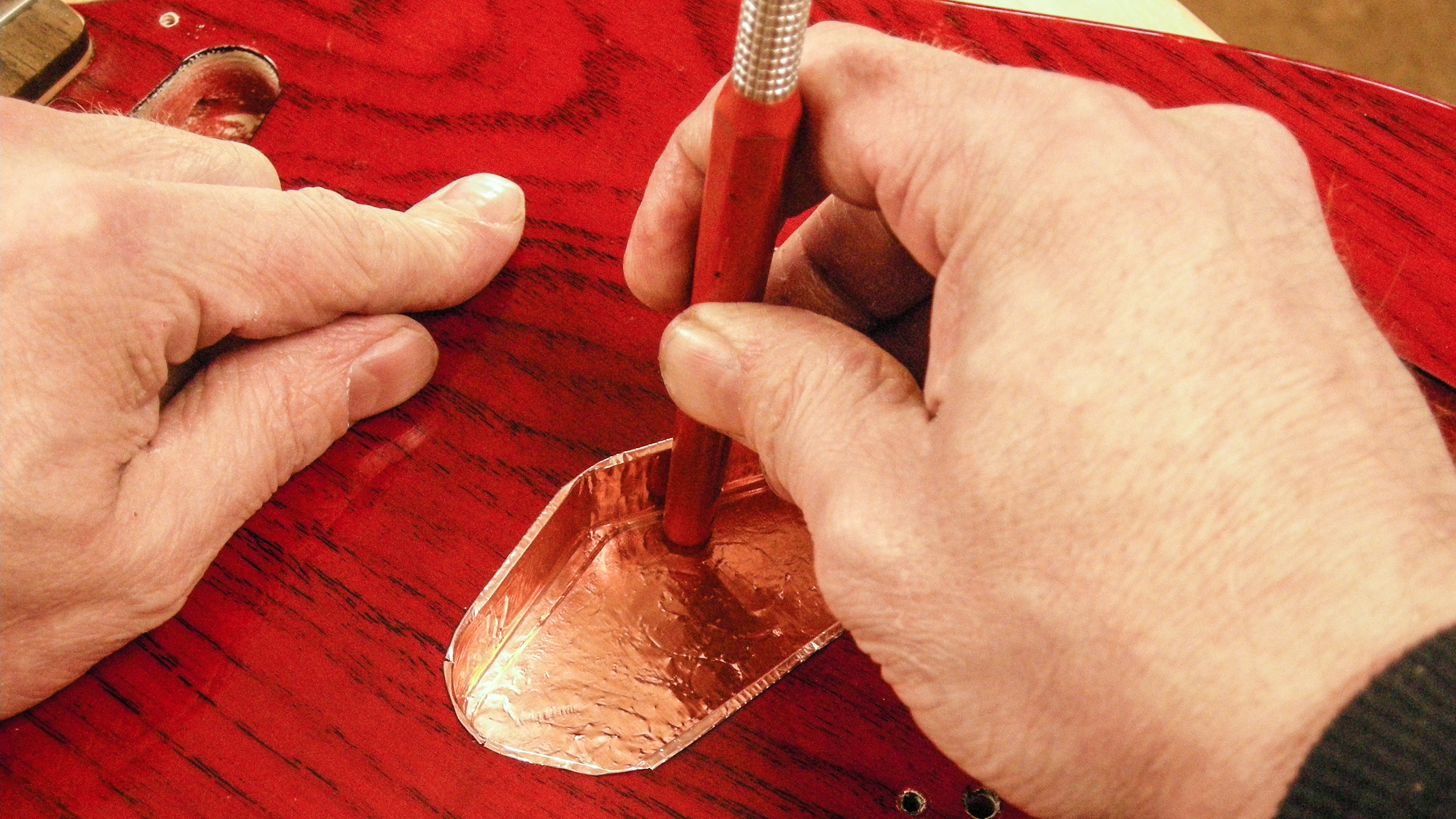 single-Coil buzzkill: el porqué y el cómo del blindaje eléctrico de guitarra.