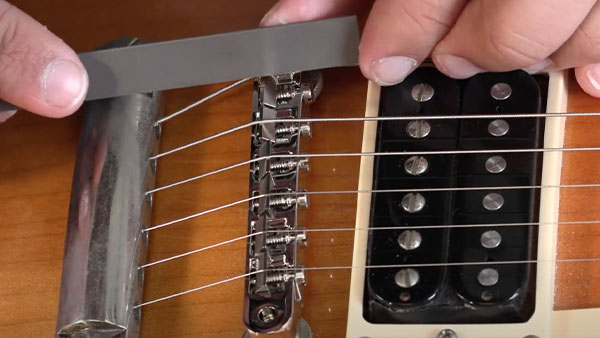 ¿Se supone que tiene que ranurar sillines de puente T.O.M.?