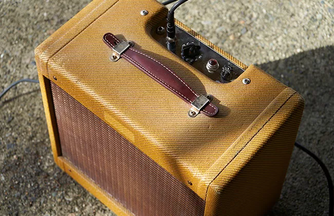 Ángulo superior del amplificador relic completado