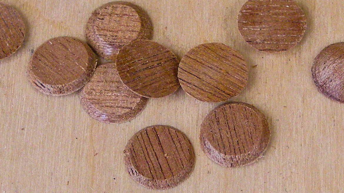 Parchear un orificio en una guitarra: el BridgeSaver también es un HolePlugger