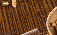 Enrosque la cala y el anclaje en el cable.