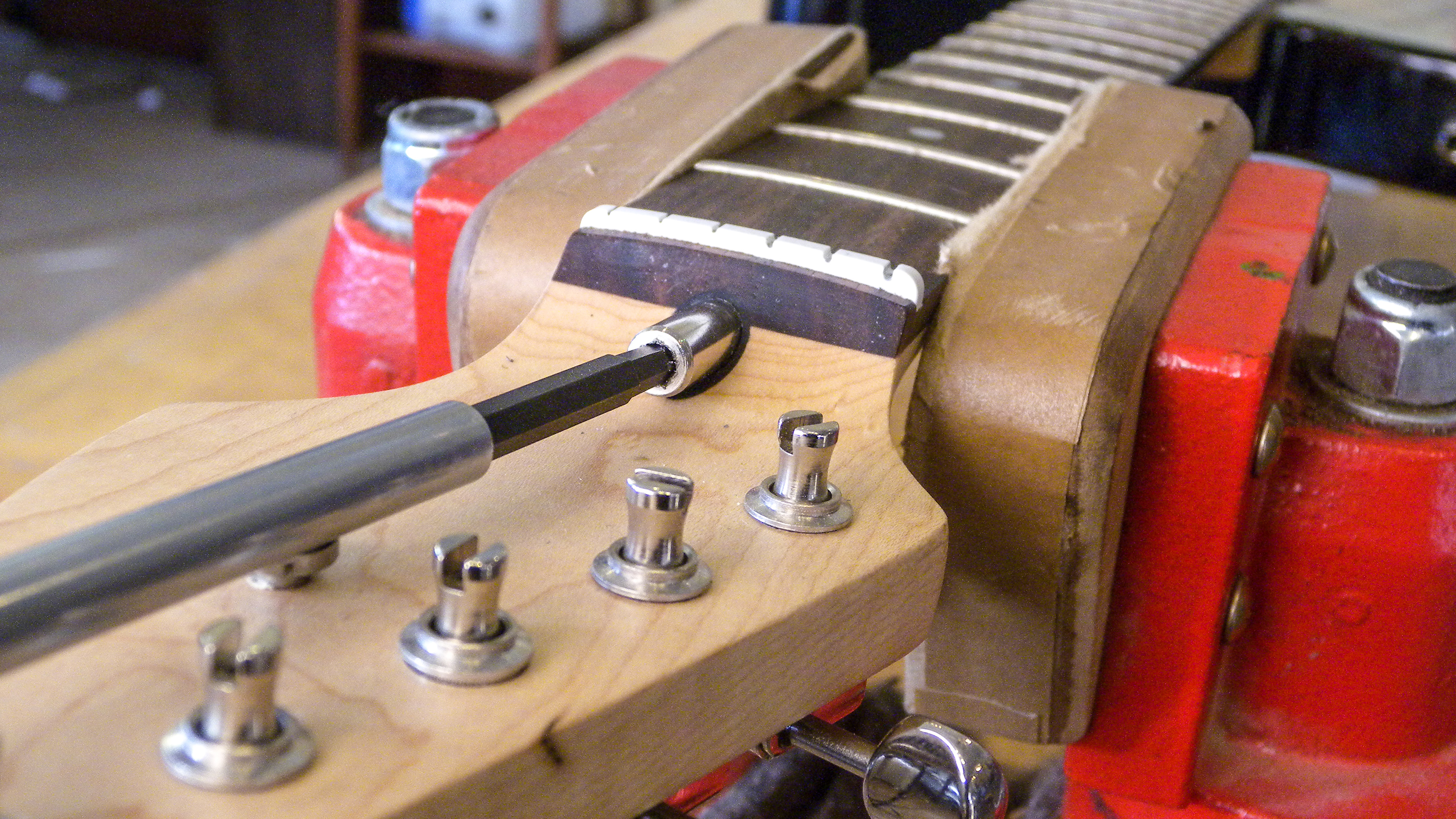 Mala noticia: una cejuela de alma pelada. Buenas noticias: una solución fácil.