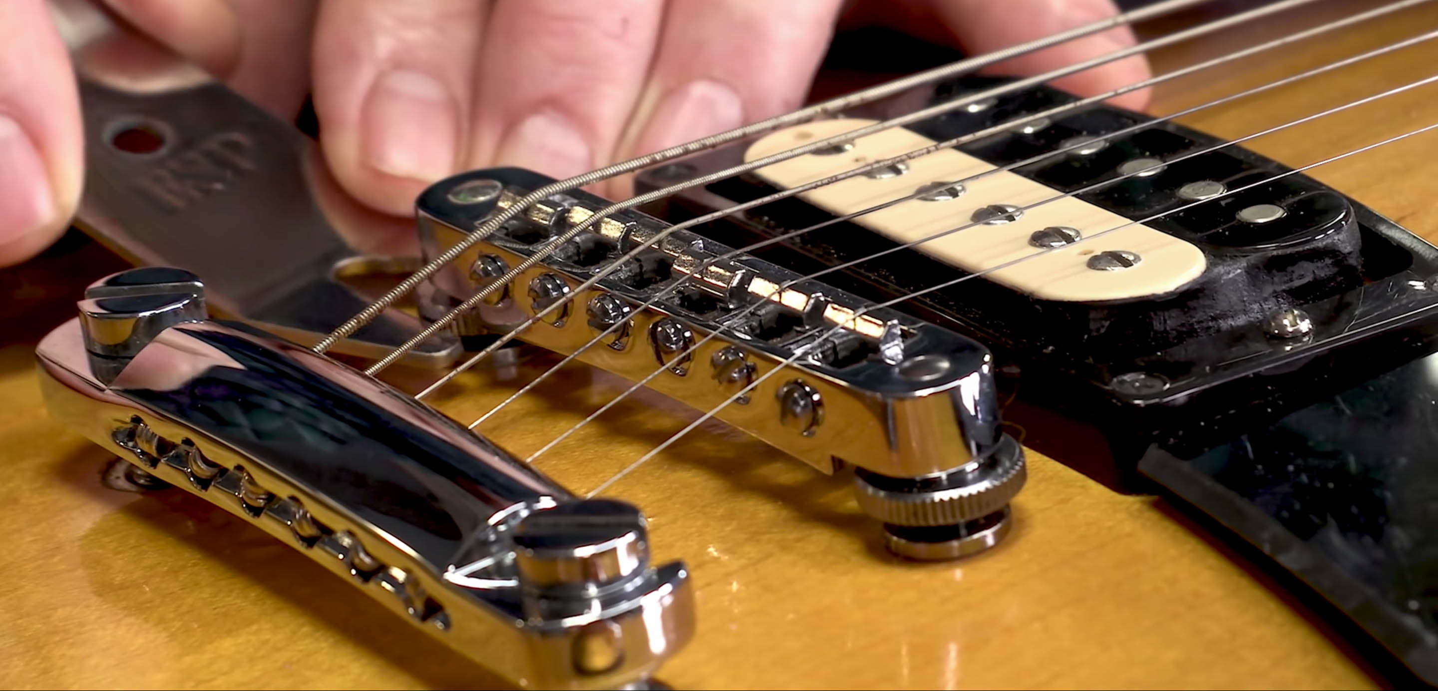 Elevación del puente de la guitarra