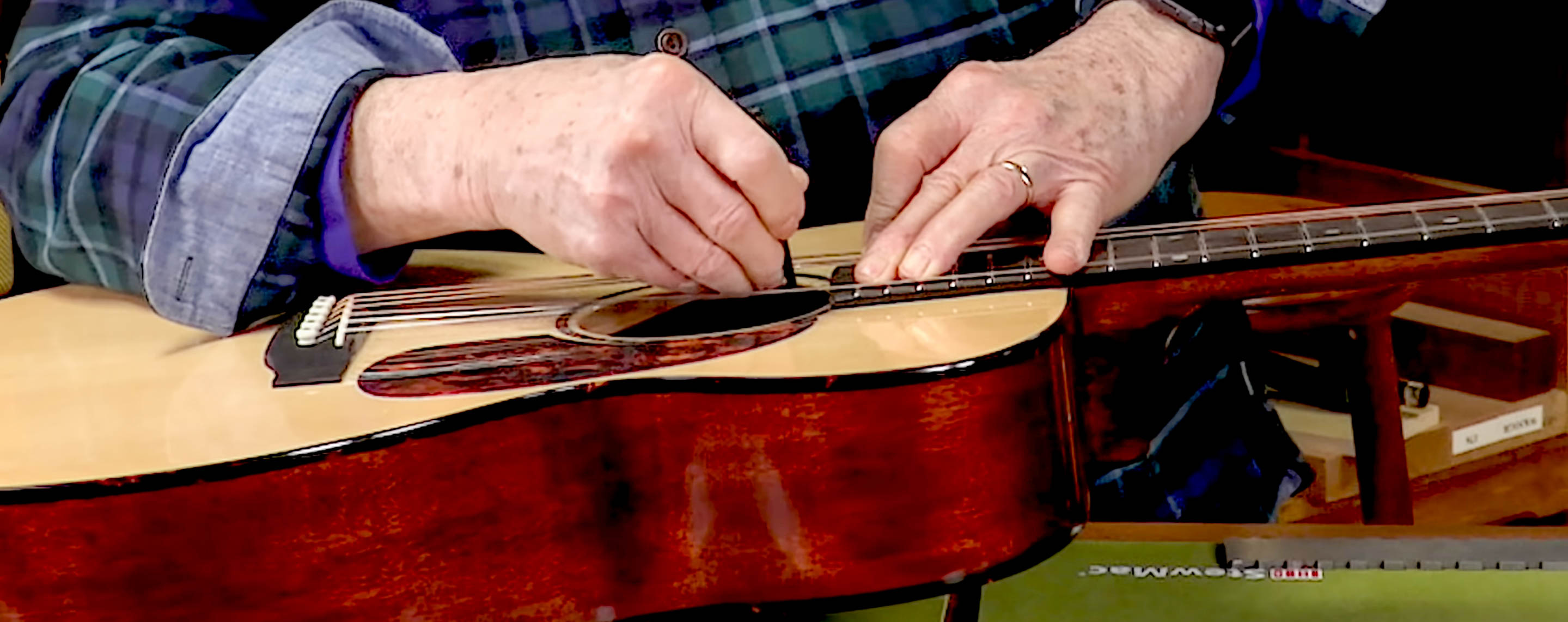 Ajuste del alma en una guitarra acústica