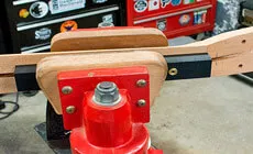 Coloque la guía ajustable en el canal de la alma