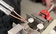 Pistola de soldadura y torno de banco