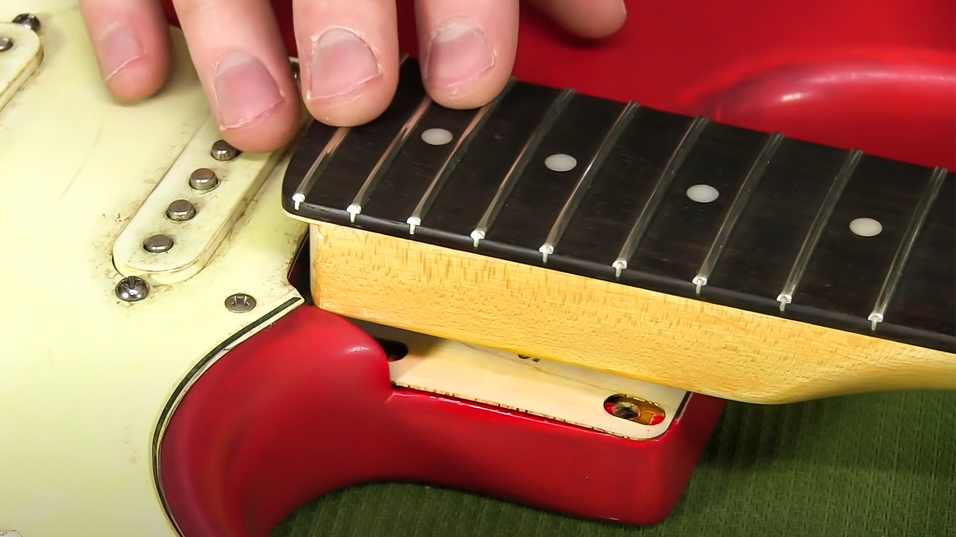 Cambie el ángulo de un mástil con mástil las cuñas para el cuello StewMac