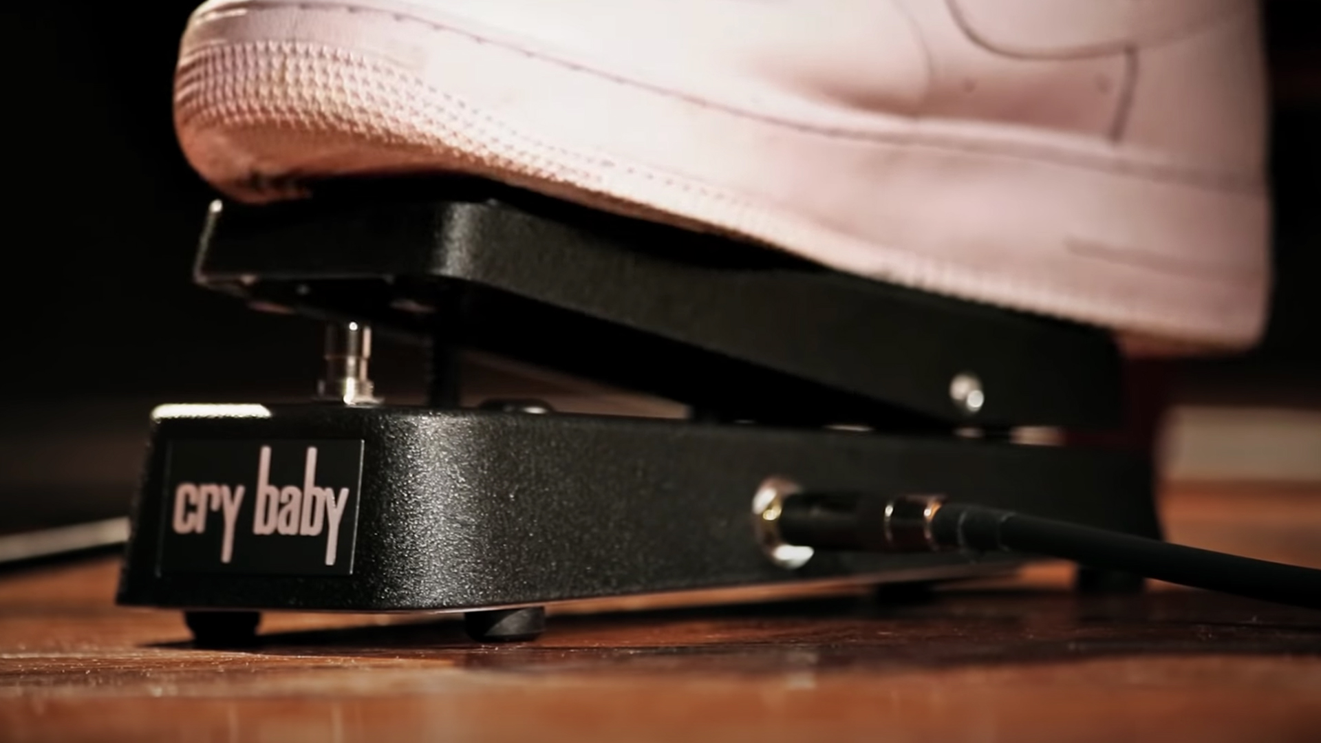 Vídeo del pedal Wah clásico Cry Baby Dunlop GCB95F