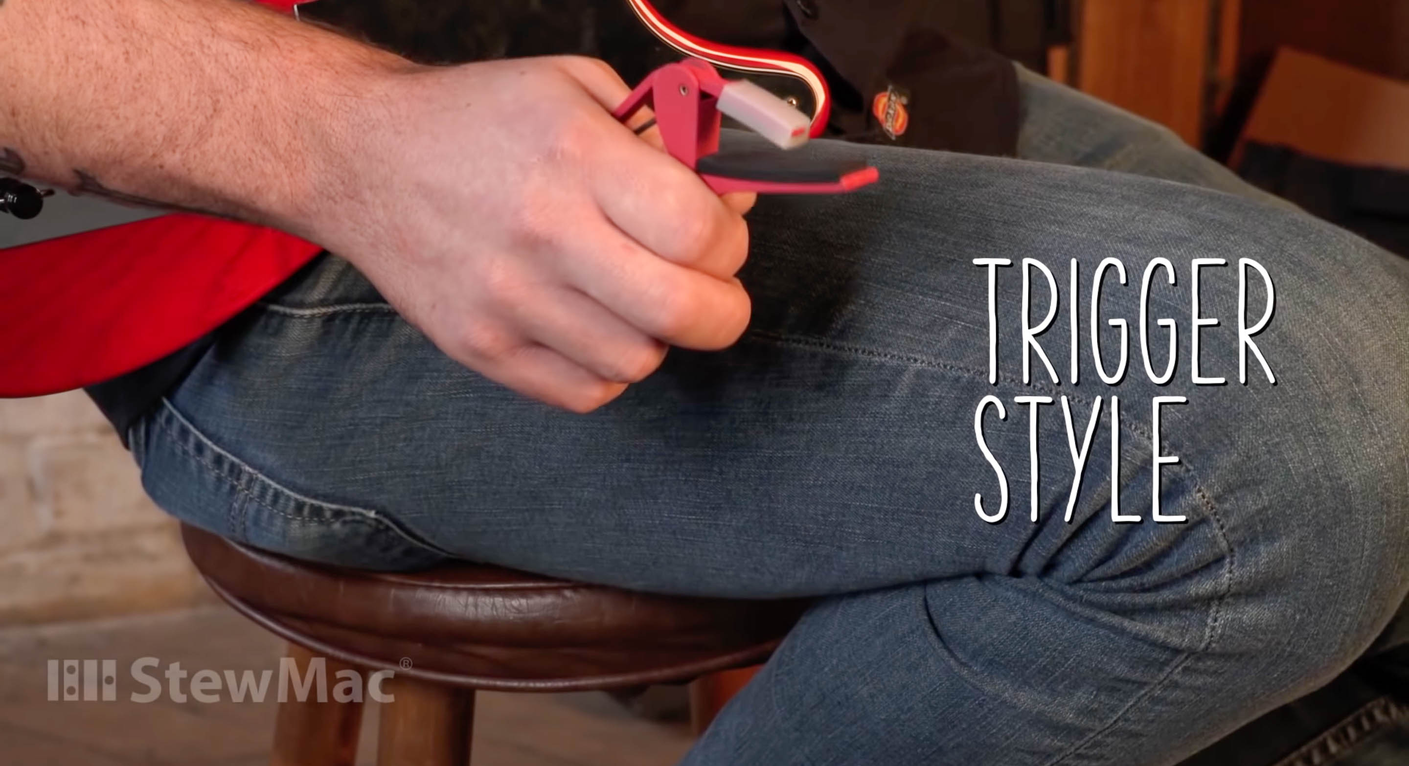 Gatillo estilo cejilla