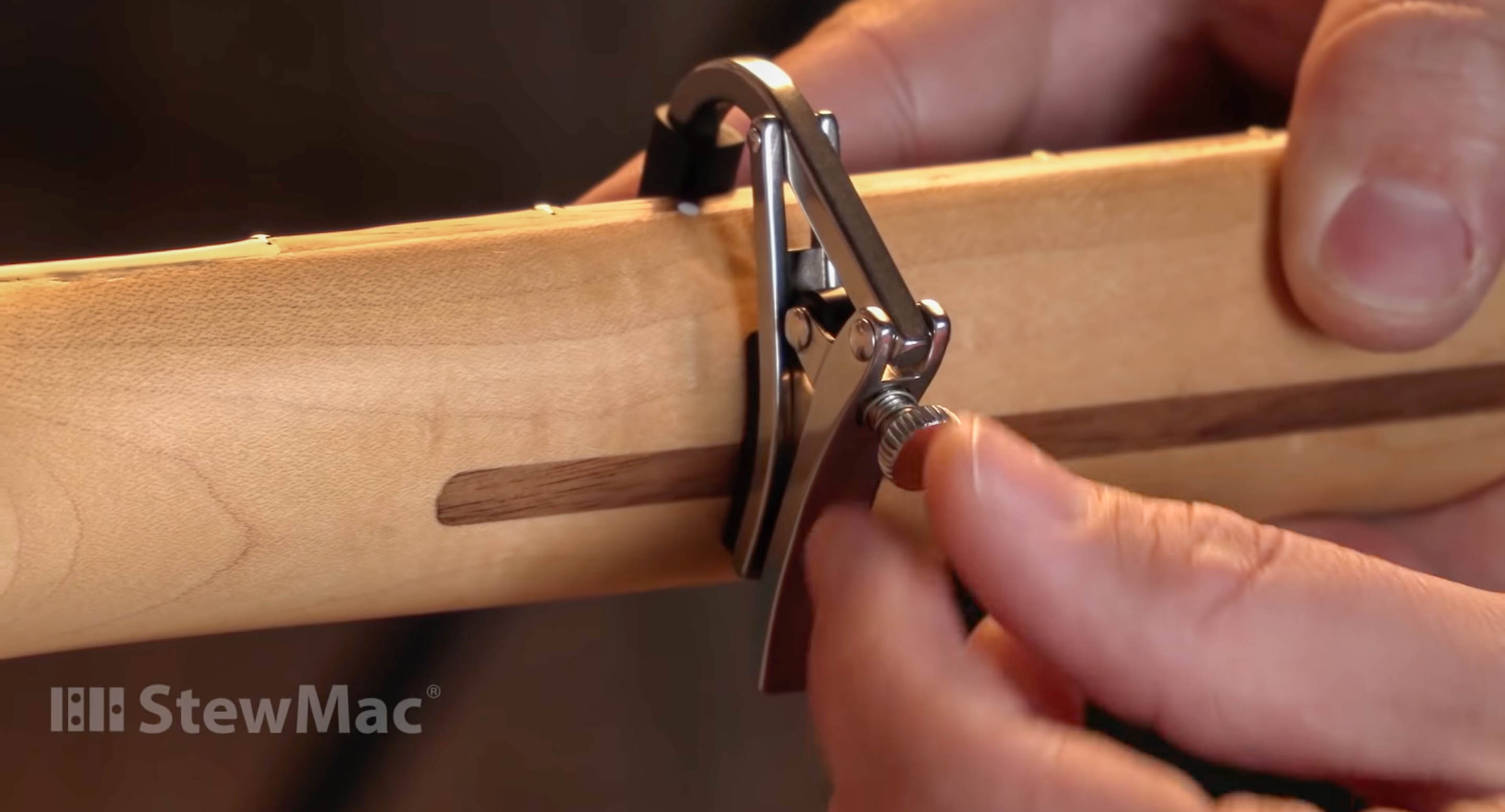 Ajuste de la tensión en una cejilla Schubb Deluxe