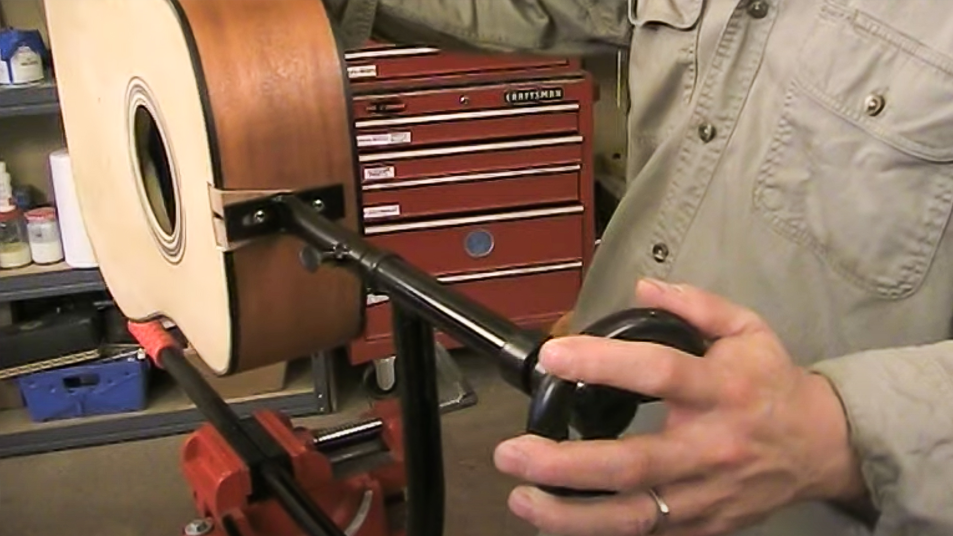 Soporte a mano alzada para acabado de guitarra