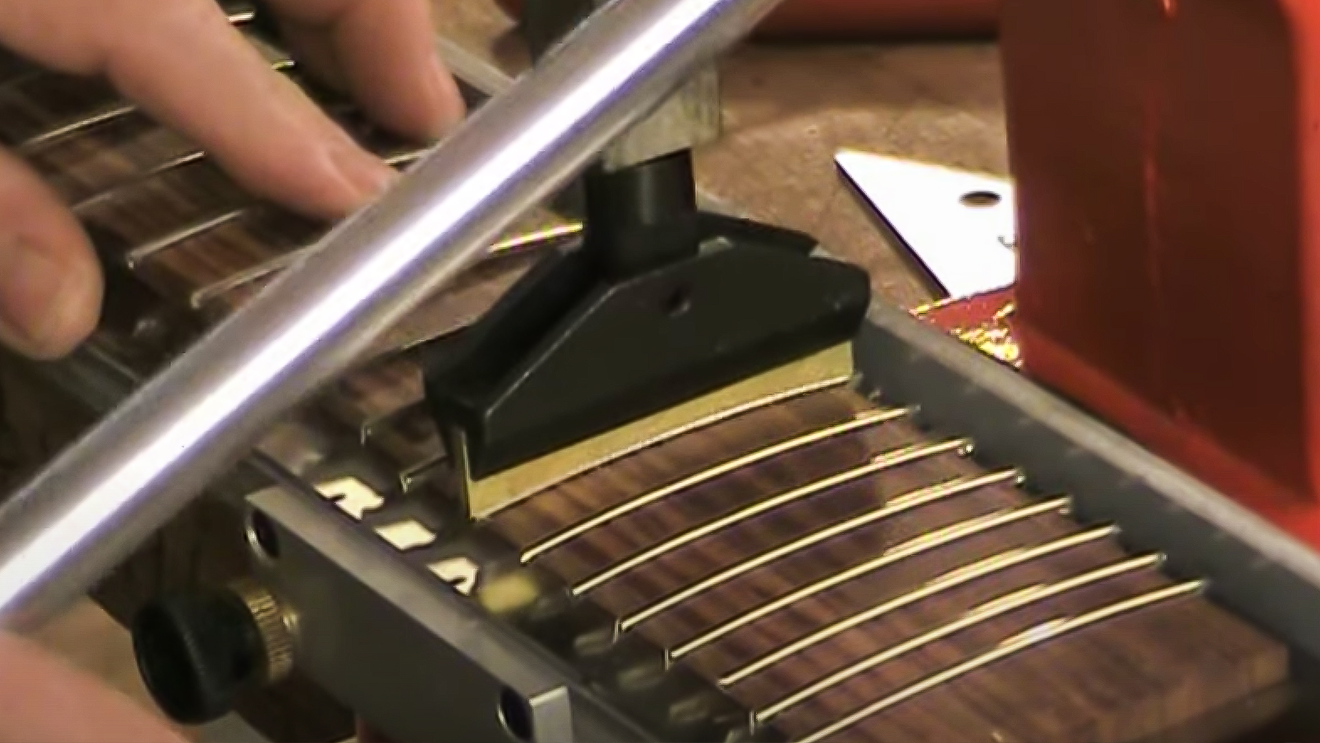 Fret press: prensa de banco para fretting de guitarra