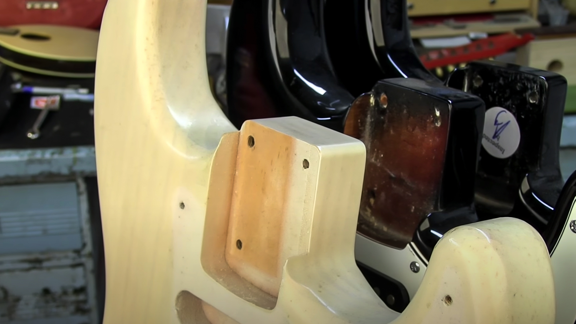 Cómo enrutar un mástil de guardabarros talón del mástil