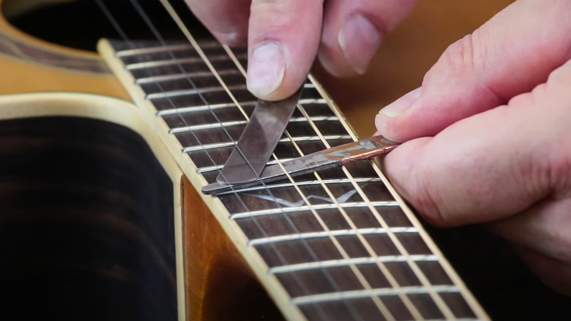 Vídeo de lijadora de tuercas y monturas