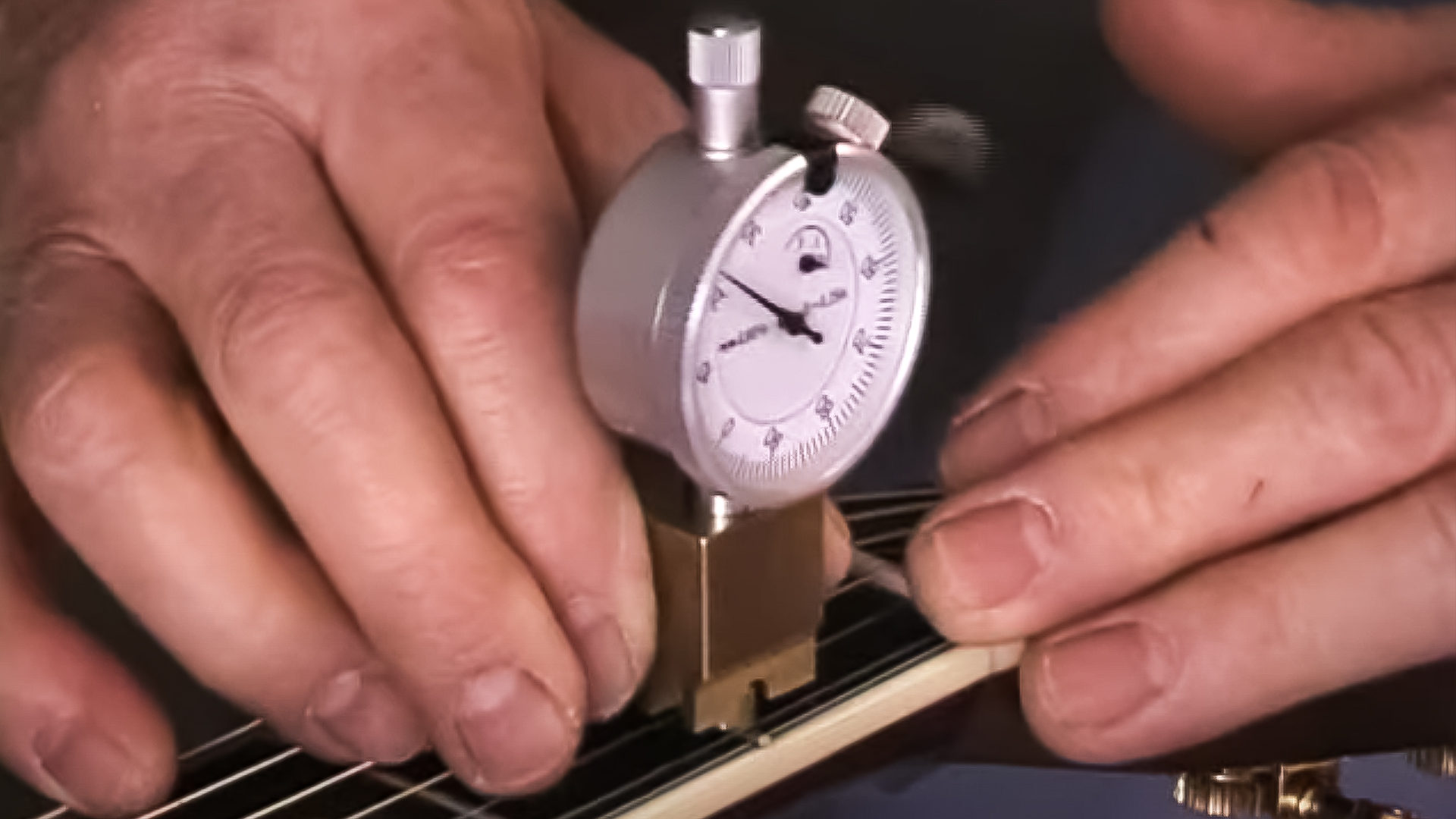 Manómetro de ranurado de tuerca