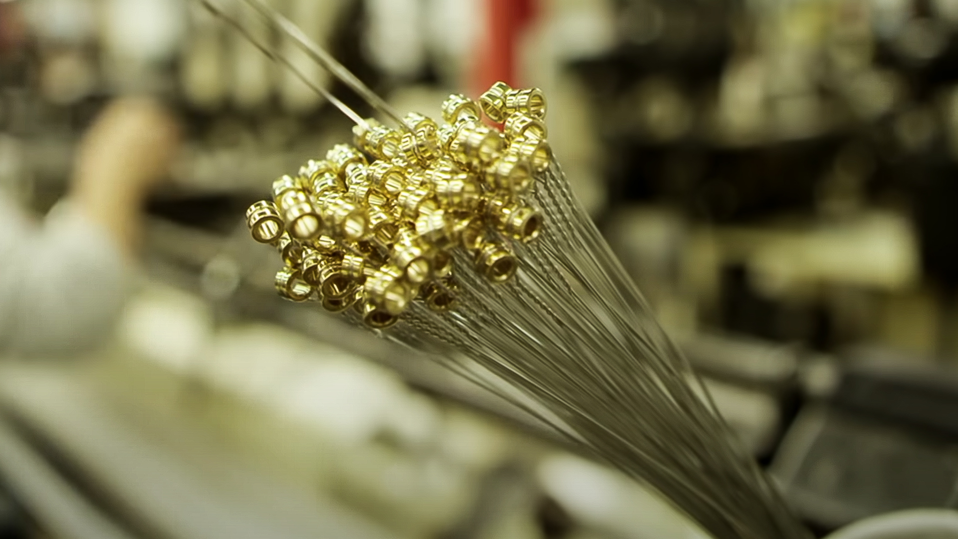 Tour por la fábrica de D'Addario: una guía del funcionamiento interno de la cuerda de guitarra