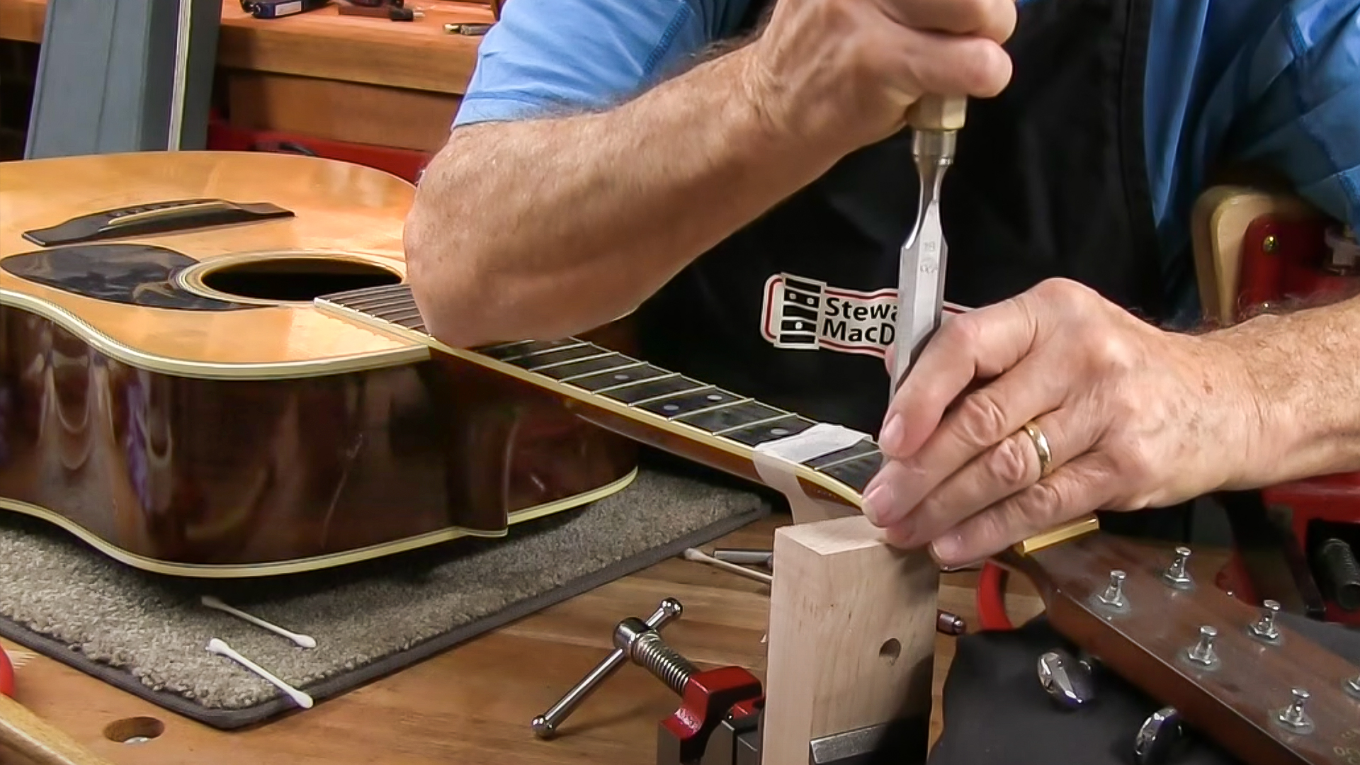 Fácil reparación de binding en un Martin D-35