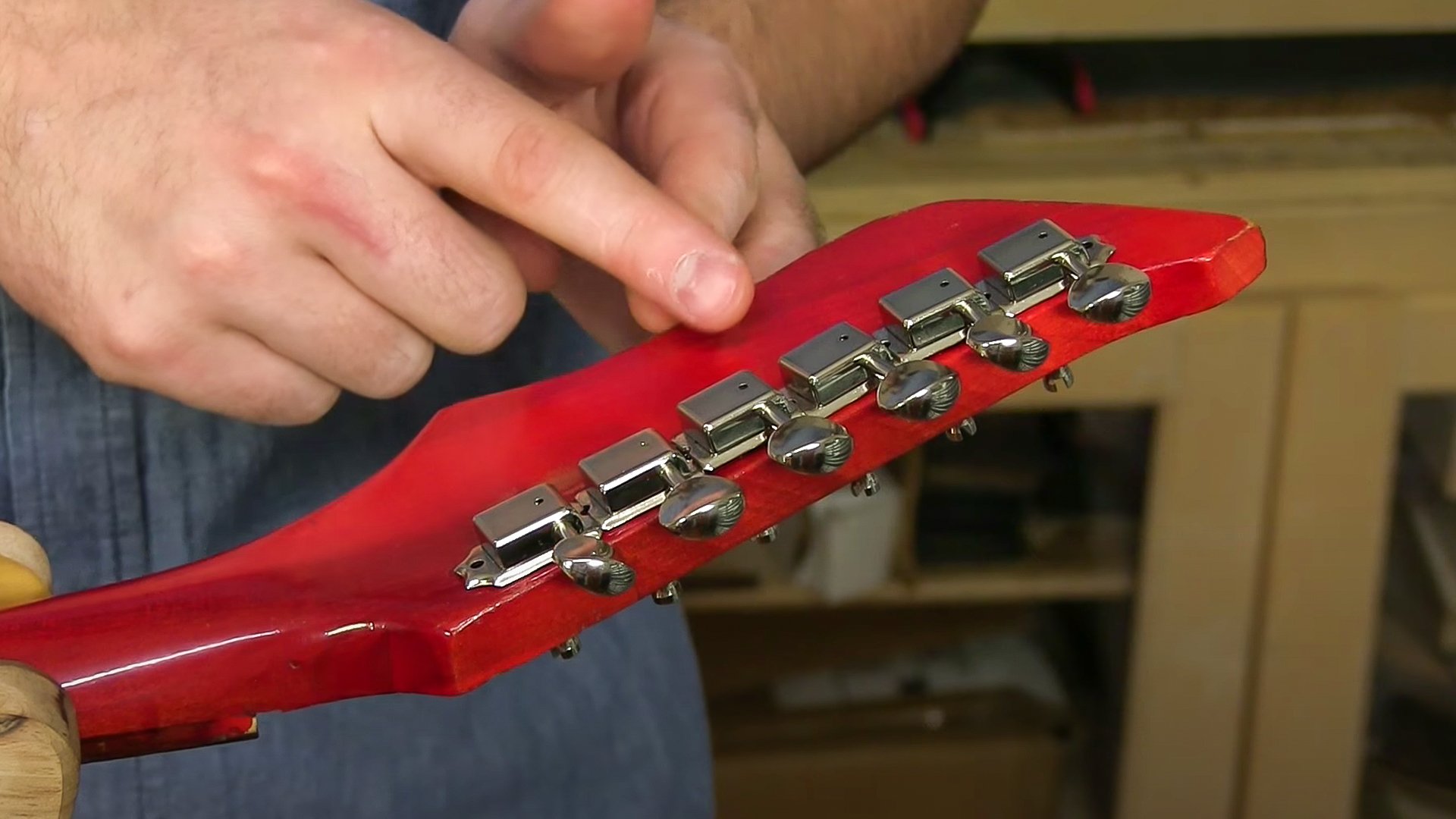 Cómo archivar los clavijeros para que se ajusten