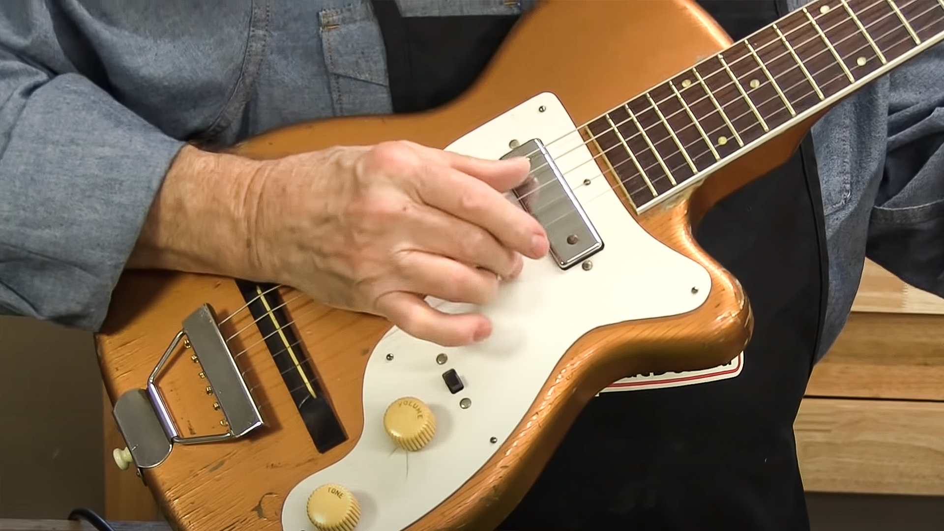 Fijación de un mástil deformado con fibra de carbono