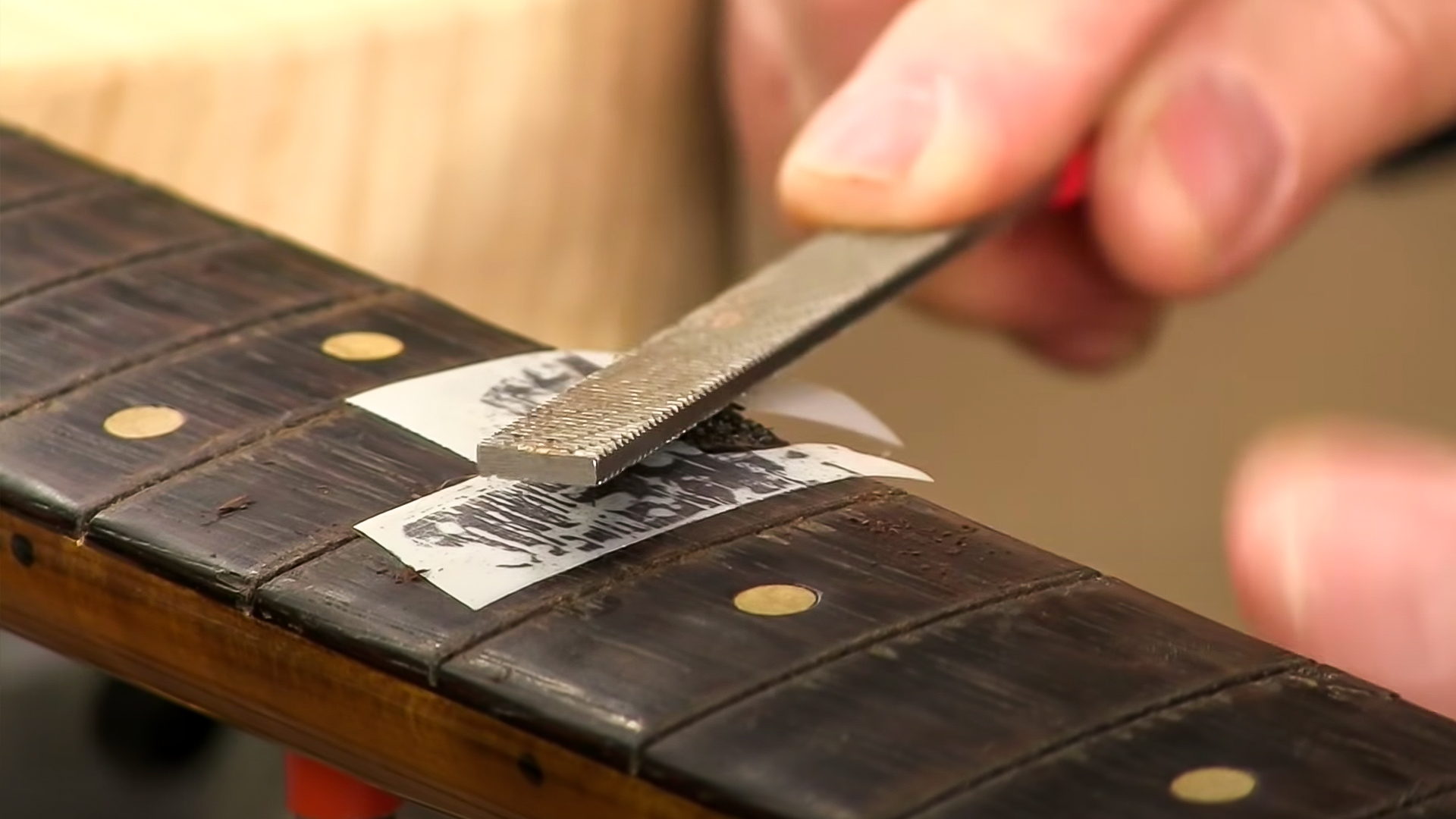 Fijación de chips de diapasón en el Mike Bloomfield Tele