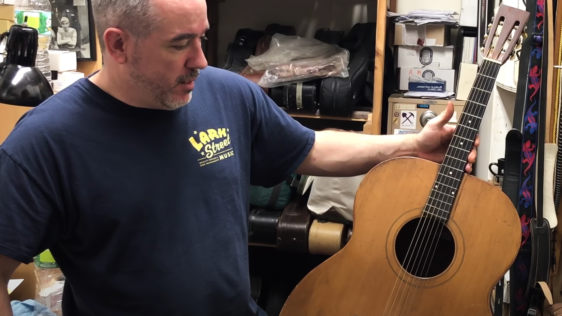 Consejos de reparación de guitarra de Ian Davlin, Lark Street Music