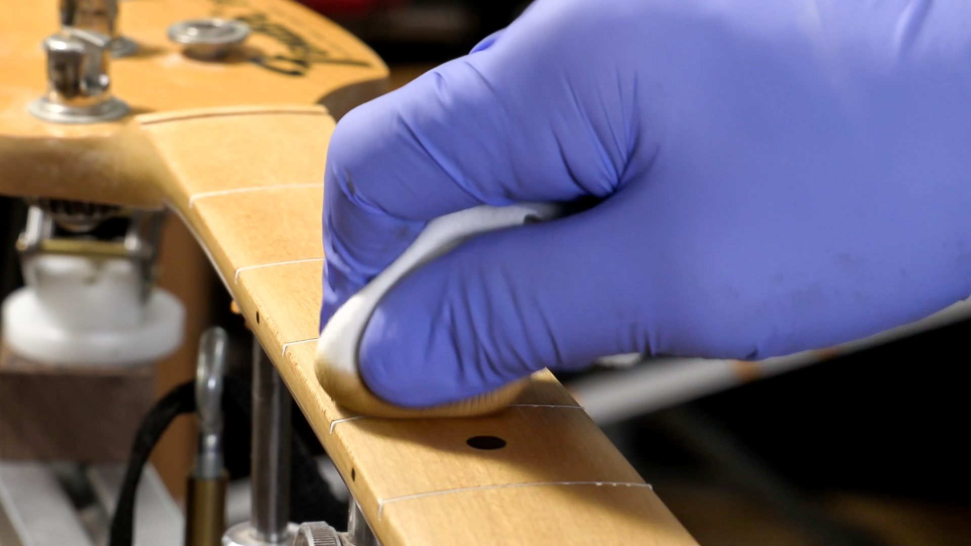 Cómo teñir un diapasón de arce Fender