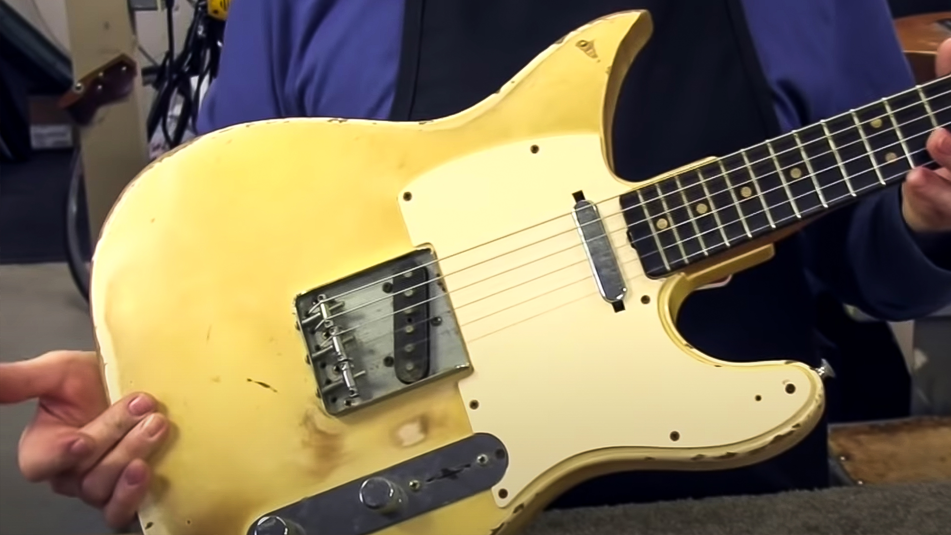 Inspección de una guitarra histórica